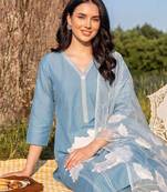 Women Floral Embroidered Regular Thread Work Kurta with Trousers & With Dupatta