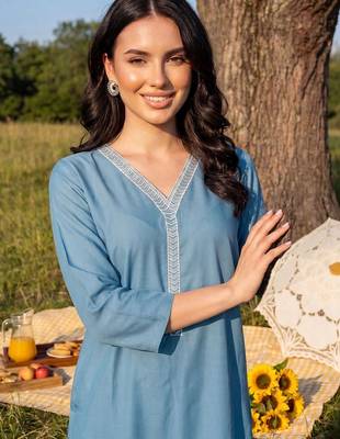 Women Floral Embroidered Regular Thread Work Kurta with Trousers & With Dupatta 2