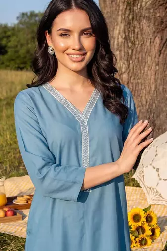 Women Floral Embroidered Regular Thread Work Kurta with Trousers & With Dupatta