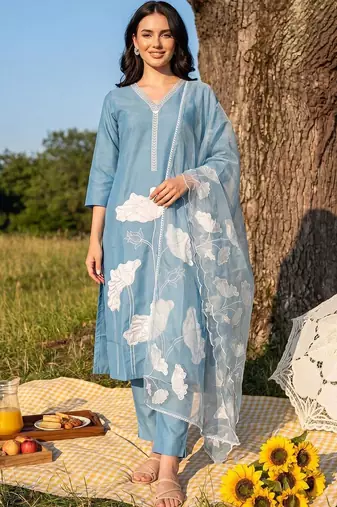 Women Floral Embroidered Regular Thread Work Kurta with Trousers & With Dupatta