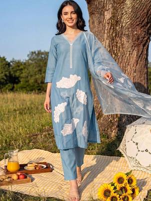 Women Floral Embroidered Regular Thread Work Kurta with Trousers & With Dupatta 6
