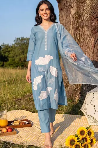 Women Floral Embroidered Regular Thread Work Kurta with Trousers & With Dupatta