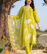 Women Floral Embroidered Regular Chikankari Kurta with Trousers & With Dupatta