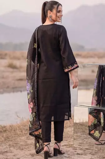 Women Floral Embroidered Regular Thread Work Kurta with Trousers & With Dupatta