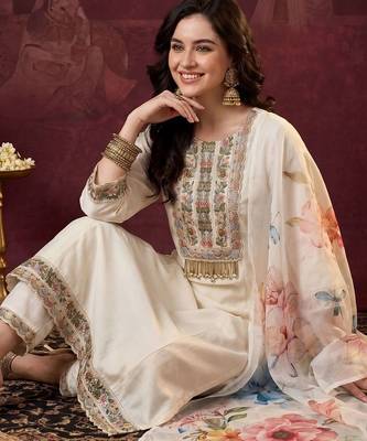 Women Floral Embroidered Regular Thread Work Kurta with Trousers & With Dupatta 1