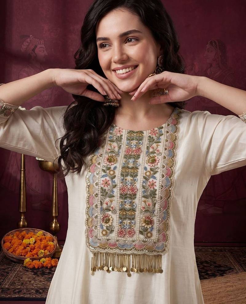 Women Floral Embroidered Regular Thread Work Kurta with Trousers & With Dupatta