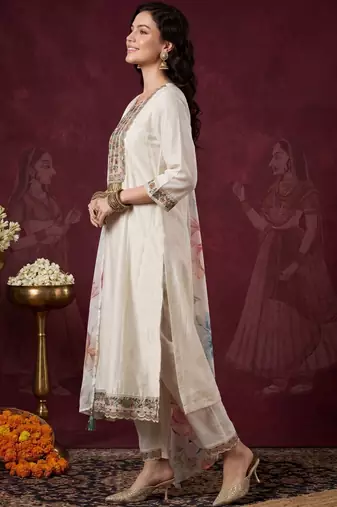 Women Floral Embroidered Regular Thread Work Kurta with Trousers & With Dupatta