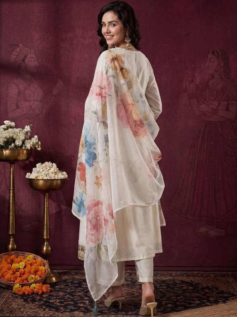 Women Floral Embroidered Regular Thread Work Kurta with Trousers & With Dupatta