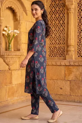 Women Floral Printed Regular Pure Cotton Kurta with Trousers