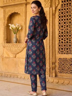 Women Floral Printed Regular Pure Cotton Kurta with Trousers 4