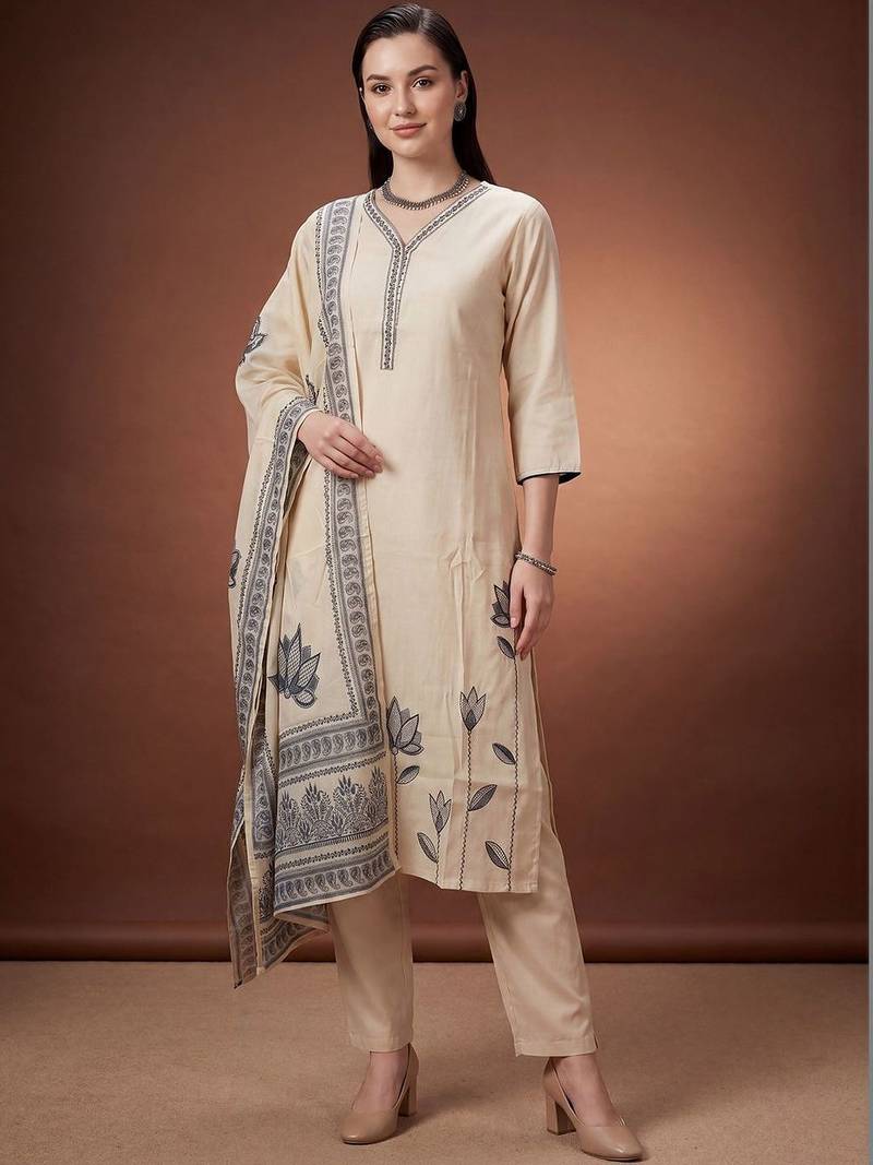 Women Ethnic Motifs Printed Regular Kurta with Trousers & With Dupatta