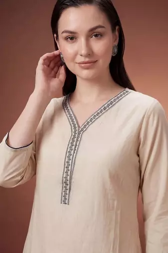 Women Ethnic Motifs Printed Regular Kurta with Trousers & With Dupatta