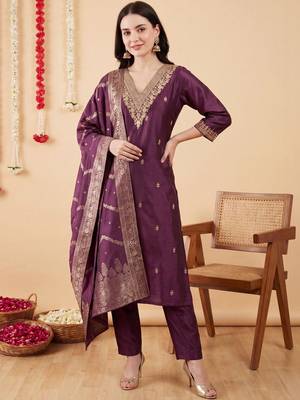 Women Regular Kurta with Trousers & With Dupatta 1