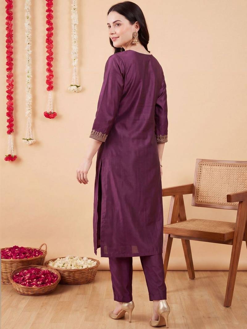 Women Regular Kurta with Trousers & With Dupatta