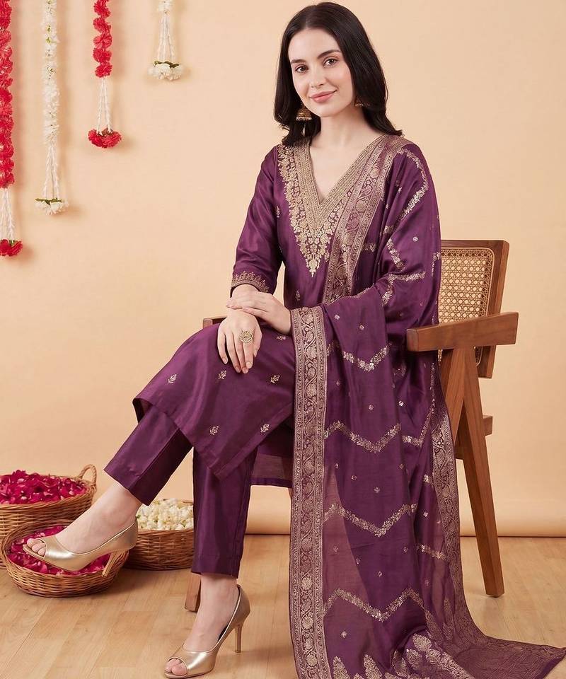 Women Regular Kurta with Trousers & With Dupatta