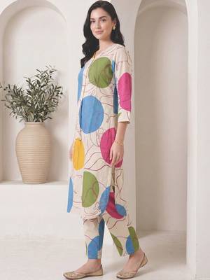 Women Printed Regular Pure Cotton Kurta with Trousers 4