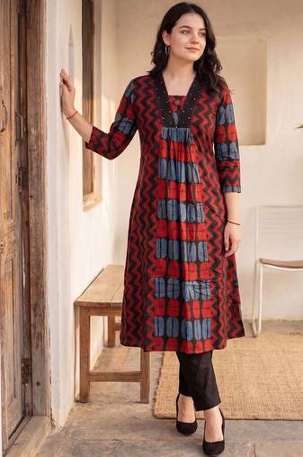 Women Ethnic Motifs Printed Pleated Thread Work Cotton Kurta with Trousers