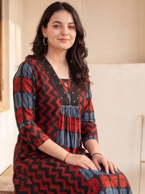 Women Ethnic Motifs Printed Pleated Thread Work Cotton Kurta with Trousers 2