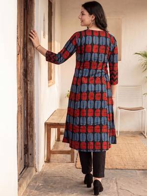 Women Ethnic Motifs Printed Pleated Thread Work Cotton Kurta with Trousers 3