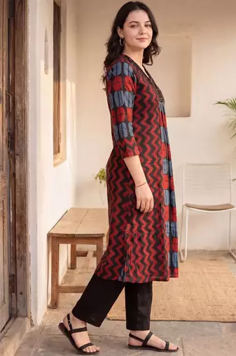 Women Ethnic Motifs Printed Pleated Thread Work Cotton Kurta with Trousers