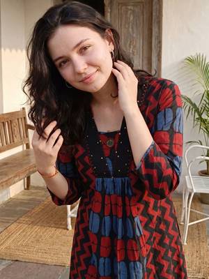 Women Ethnic Motifs Printed Pleated Thread Work Cotton Kurta with Trousers 5