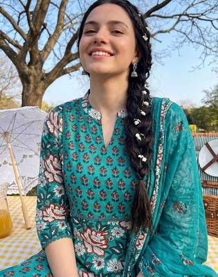 Women Floral Printed Regular Pure Cotton Kurta with Trousers & With Dupatta 2