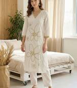 Women Floral Embroidered Regular Thread Work Kurta with Trousers