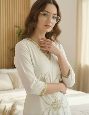 Women Floral Embroidered Regular Thread Work Kurta with Trousers 2