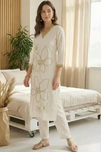 Women Floral Embroidered Regular Thread Work Kurta with Trousers