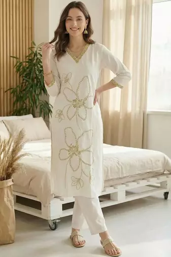 Women Floral Embroidered Regular Thread Work Kurta with Trousers