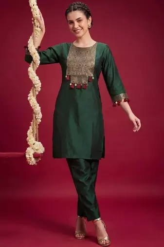 Women Ethnic Motifs Embroidered Regular Thread Work Liva Kurta with Trousers
