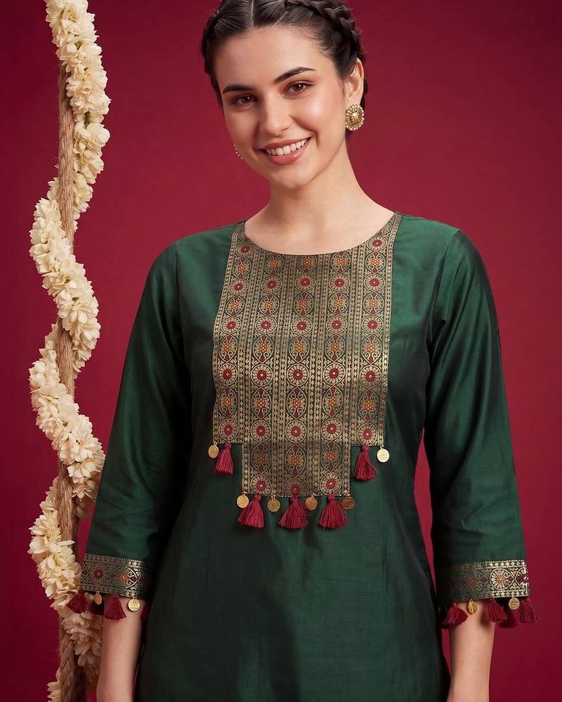 Women Ethnic Motifs Embroidered Regular Thread Work Liva Kurta with Trousers