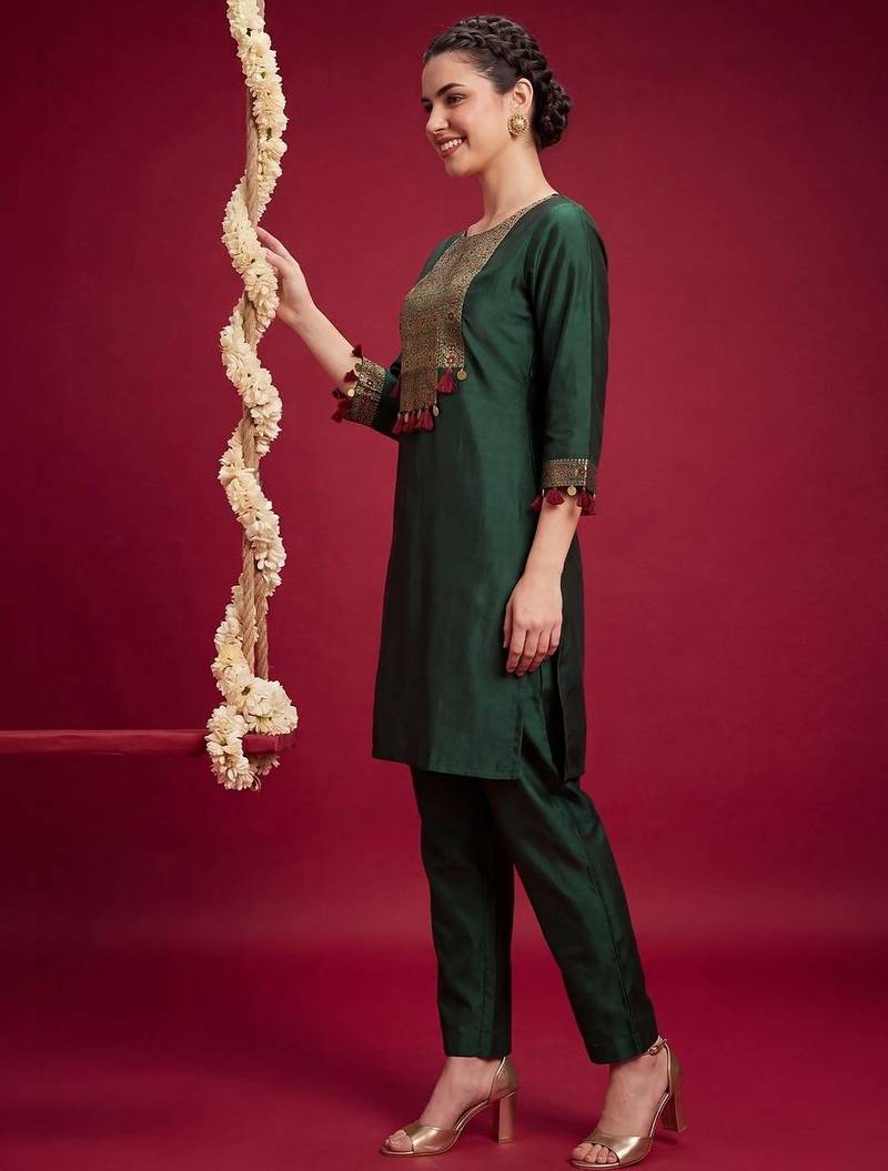 Women Ethnic Motifs Embroidered Regular Thread Work Liva Kurta with Trousers