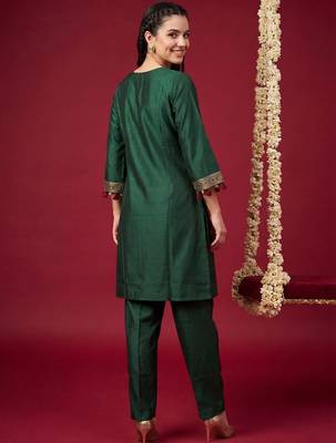 Women Ethnic Motifs Embroidered Regular Thread Work Liva Kurta with Trousers 4
