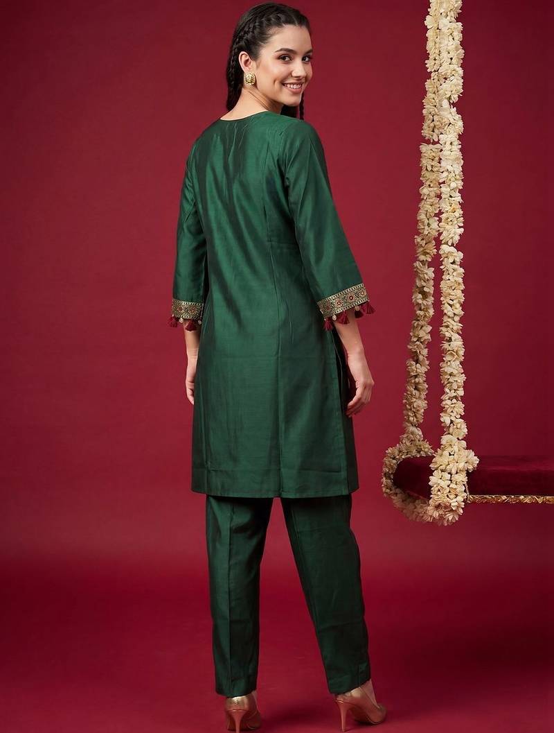Women Ethnic Motifs Embroidered Regular Thread Work Liva Kurta with Trousers