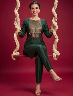 Women Ethnic Motifs Embroidered Regular Thread Work Liva Kurta with Trousers 5