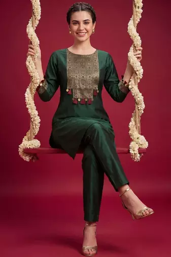 Women Ethnic Motifs Embroidered Regular Thread Work Liva Kurta with Trousers