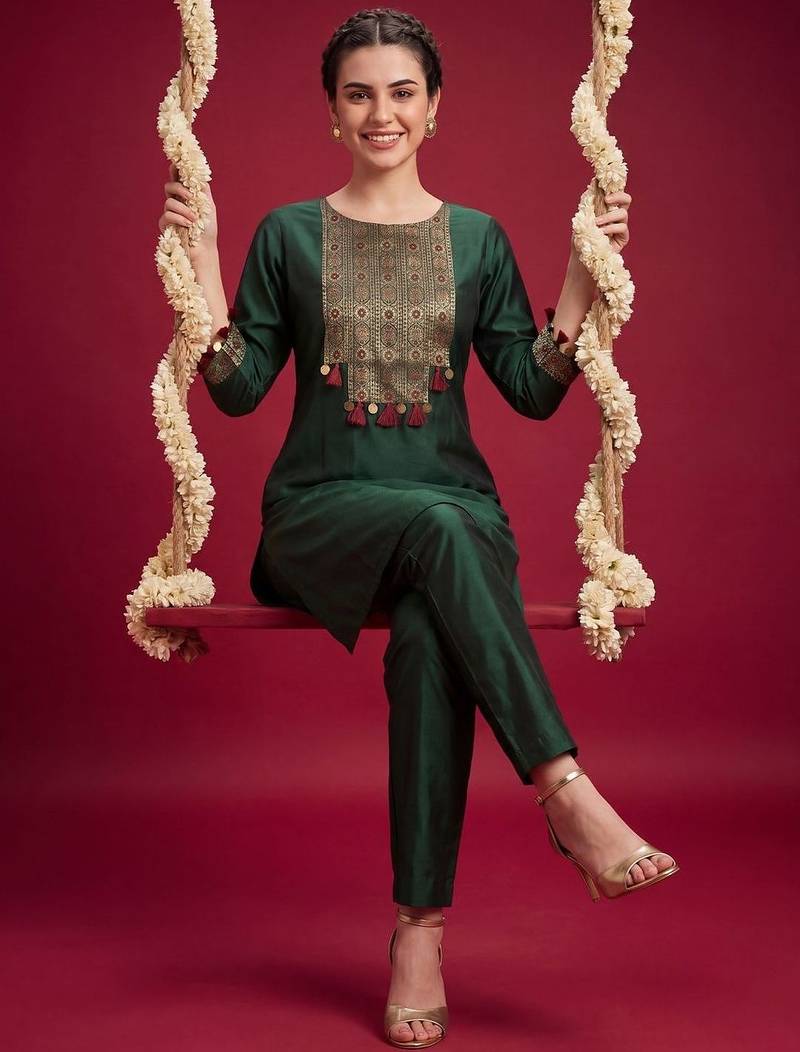 Women Ethnic Motifs Embroidered Regular Thread Work Liva Kurta with Trousers