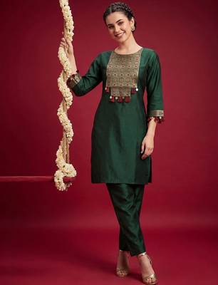 Women Ethnic Motifs Embroidered Regular Thread Work Liva Kurta with Trousers 6