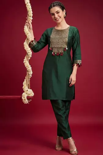 Women Ethnic Motifs Embroidered Regular Thread Work Liva Kurta with Trousers