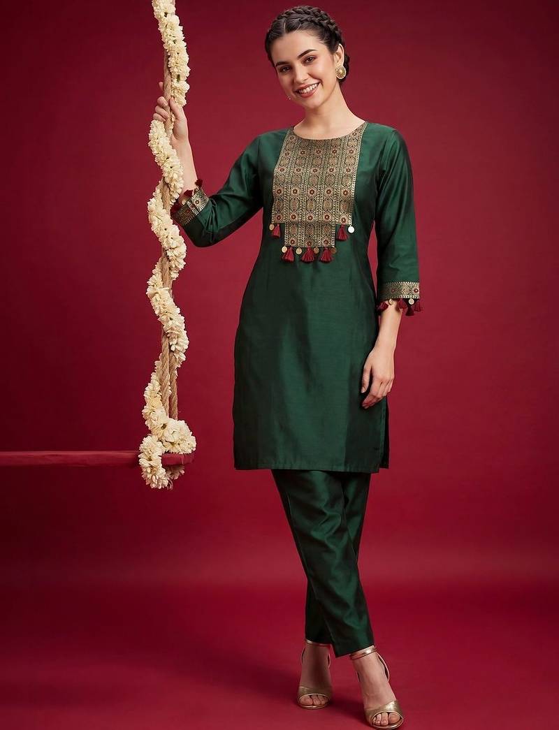 Women Ethnic Motifs Embroidered Regular Thread Work Liva Kurta with Trousers