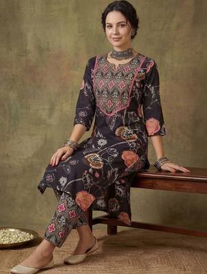 Women Floral Printed Regular Thread Work Pure Cotton Kurta with Trousers 1