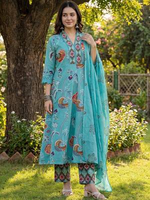 Women Floral Printed Regular Thread Work Pure Cotton Kurta with Trousers & With Dupatta 1