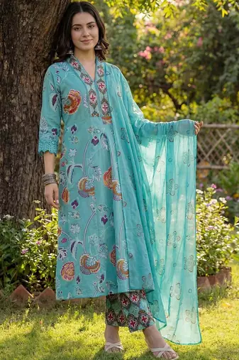 Women Floral Printed Regular Thread Work Pure Cotton Kurta with Trousers & With Dupatta