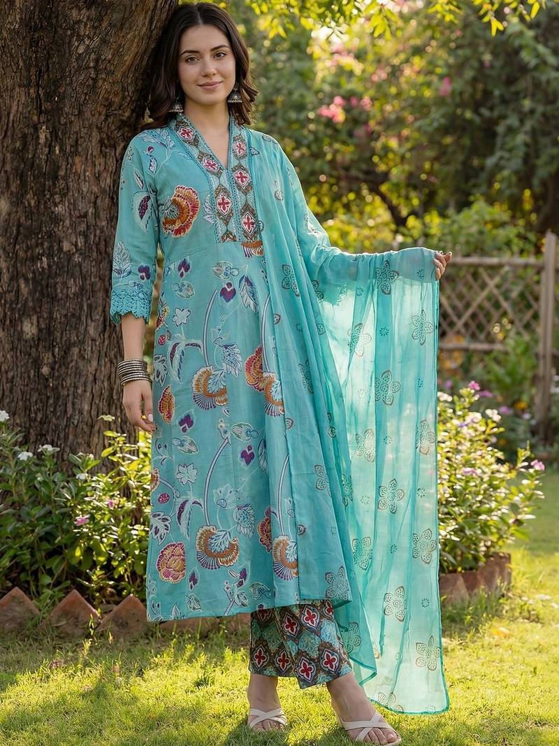 Women Floral Printed Regular Thread Work Pure Cotton Kurta with Trousers & With Dupatta