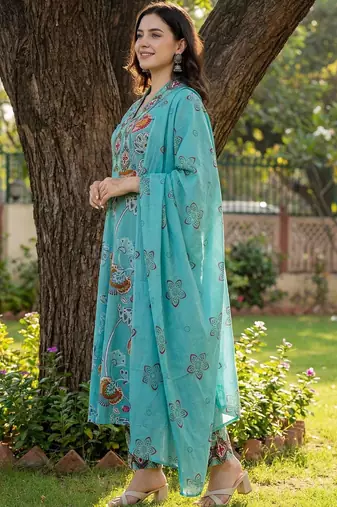 Women Floral Printed Regular Thread Work Pure Cotton Kurta with Trousers & With Dupatta