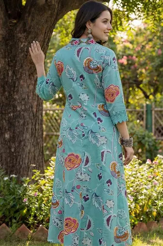 Women Floral Printed Regular Thread Work Pure Cotton Kurta with Trousers & With Dupatta