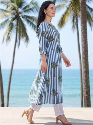 Women Printed Regular Pure Cotton Kurta with Trousers 4