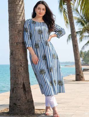 Women Printed Regular Pure Cotton Kurta with Trousers 5