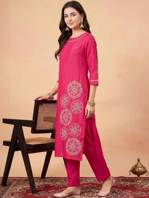Women Ethnic Motifs Embroidered Regular Thread Work Kurta with Trousers 4